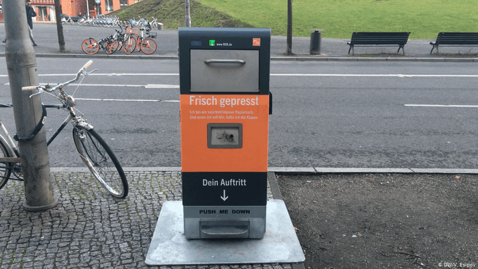 В Берлине тестируют умные мусорные баки